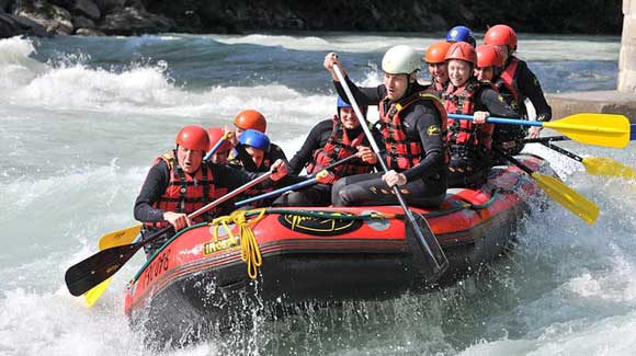 Qu’est-ce que le rafting ? Tour d’horizon d’une discipline à l’assaut des rivières