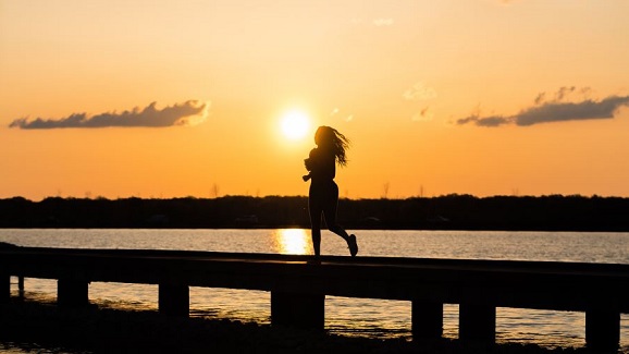 Choisir une lampe frontale pour un jogging de nuit