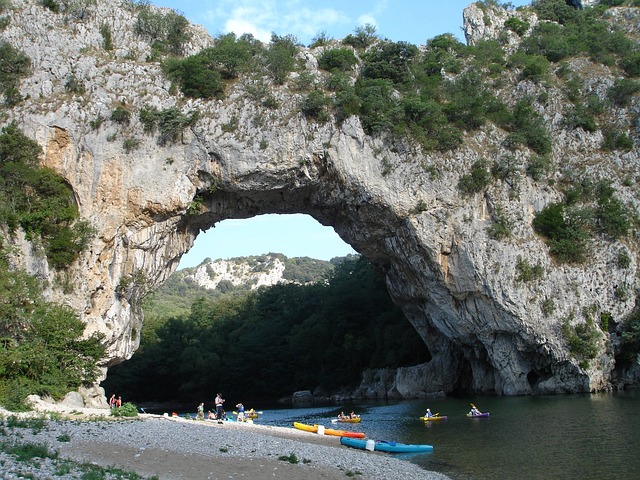 Le canoë, une activité idéale pour les vacances en Ardèche