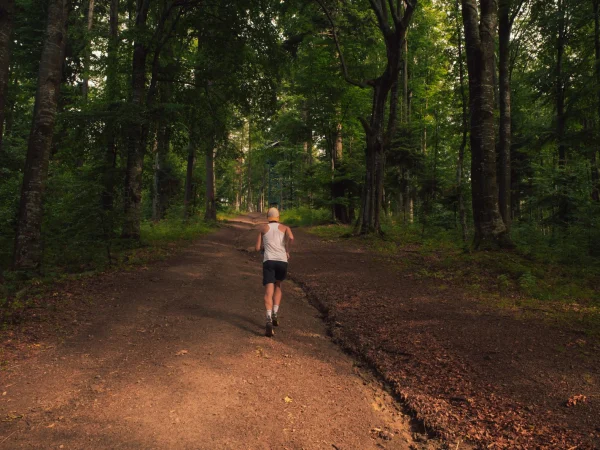 Plan d&rsquo;entraînement 10 km débutant : 8 semaines pour courir ton premier 10 km